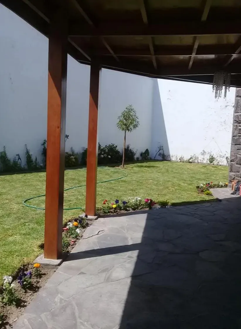 Comparativa después de creación de jardín exterior (referencia Yanahuara)