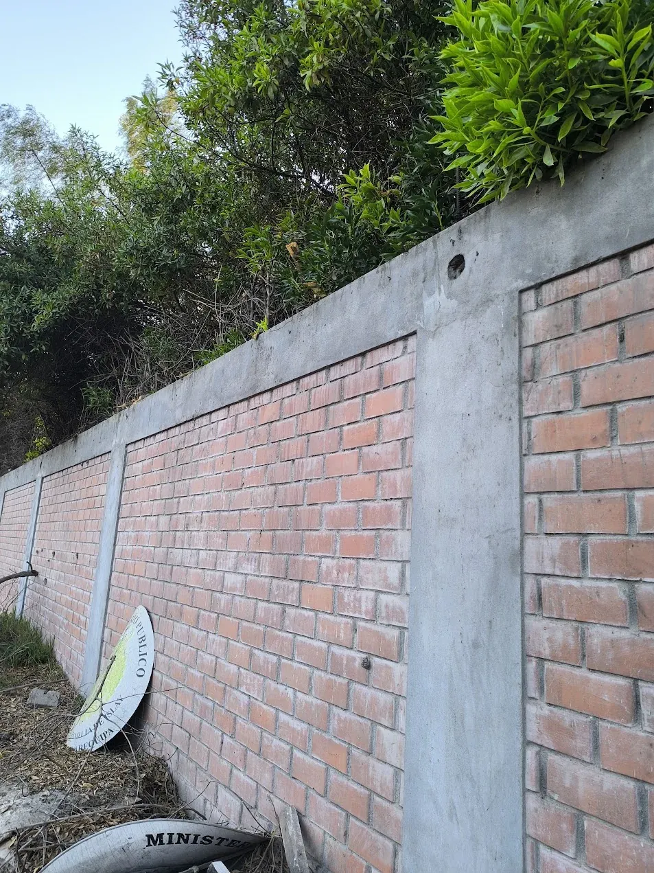 Mantenimiento de cerco perimétrico en sede residencial
